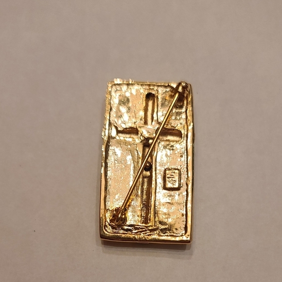 AAI Christmas Gift Gold Tone Brooch Pin - Picture 2 of 3